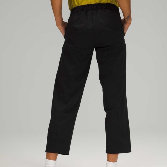 Lululemon Ventlight Cargo Mid Rise Crop 26" Black - Picture 2 of 9